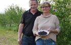 Franz-und-Irmgart-mit-Aronia_c_Bio-Ernte-Steiermark
